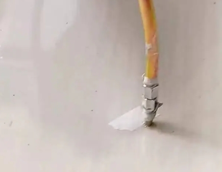 沾化瓷砖空鼓维修公司专业解答在瓷砖铺贴过程中，如果使用的砂料过粗（如全部使用了粗砂），可能会导致以下问题