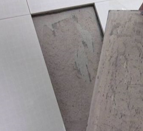 沾化瓷砖空鼓维修公司分享瓷砖铺贴时如果打浆（即涂抹在瓷砖背面和基层上的砂浆或瓷砖胶）过少，会带来以下问题