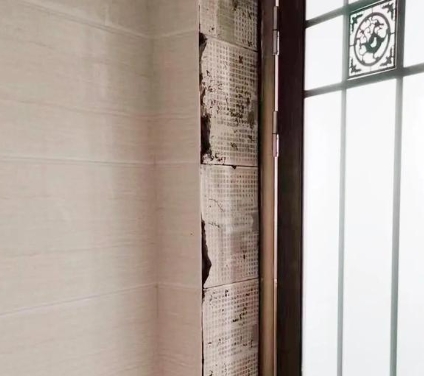 沾化瓷砖空鼓免砸砖维修公司分享吸水砖泡水时间不够或过长都会对瓷砖铺贴效果产生影响